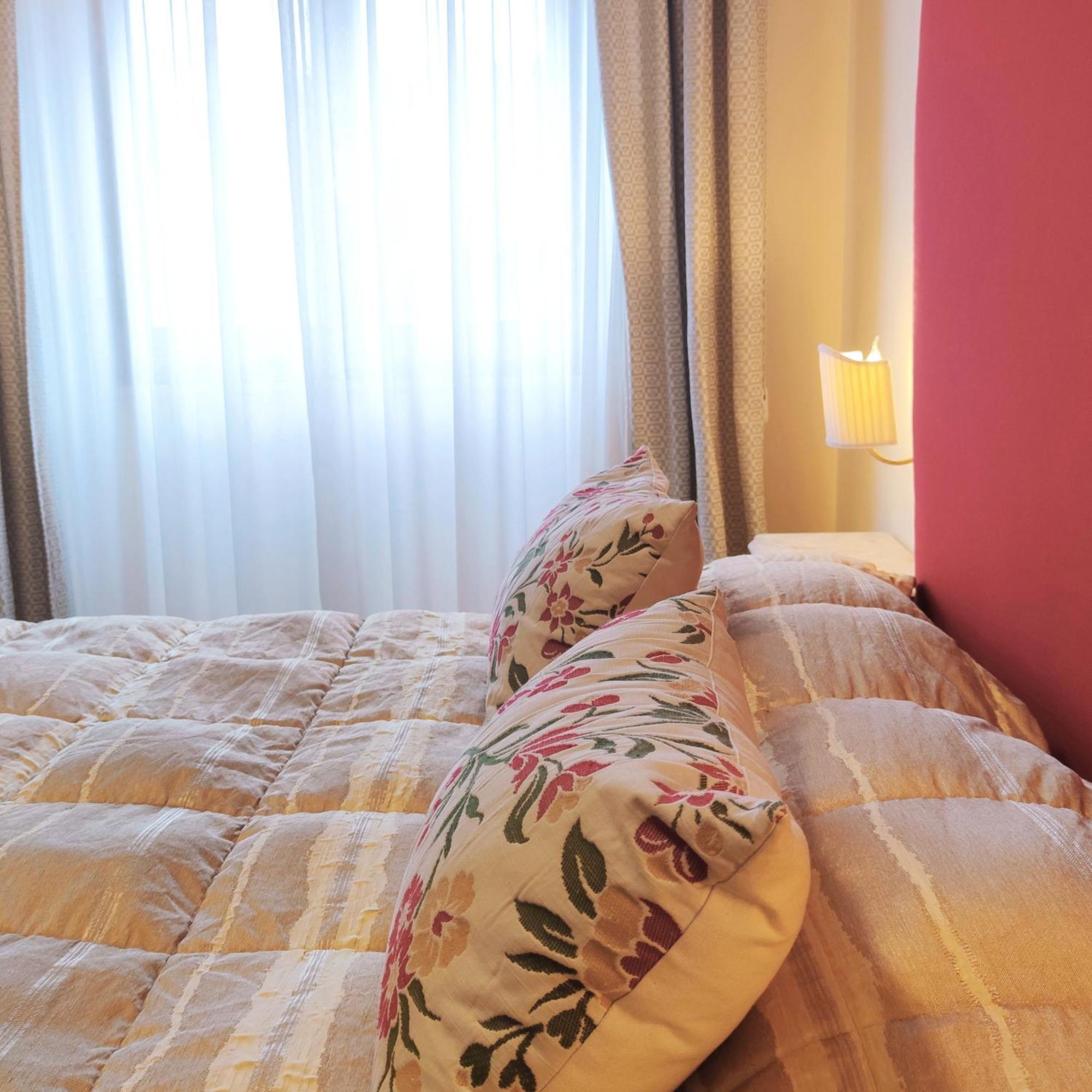Mama Babylon Hotel ออลเบีย ภายนอก รูปภาพ